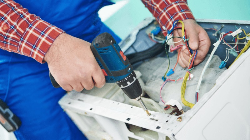 Erenler Ariston Ariston çamaşır makinesi kart tamiri – Su almama arızası orijinal parça ile giderildi. - Teknik servis örneği